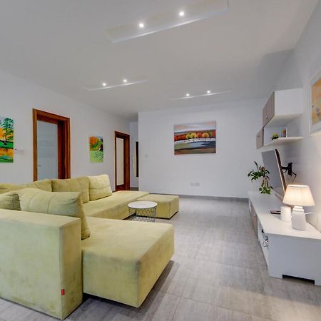 Top Floor Apt With Common Pool Close To All Amenities San Pawl il-Baħar Eksteriør bilde