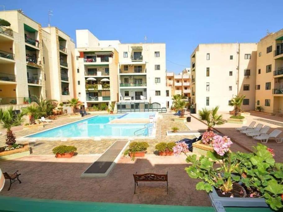 Top Floor Apt With Common Pool Close To All Amenities San Pawl il-Baħar Eksteriør bilde
